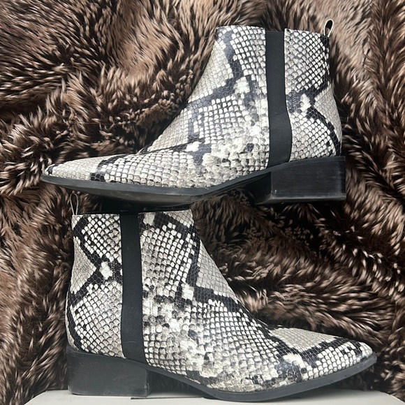 Marc Fischer booties. - Picture 1 of 4